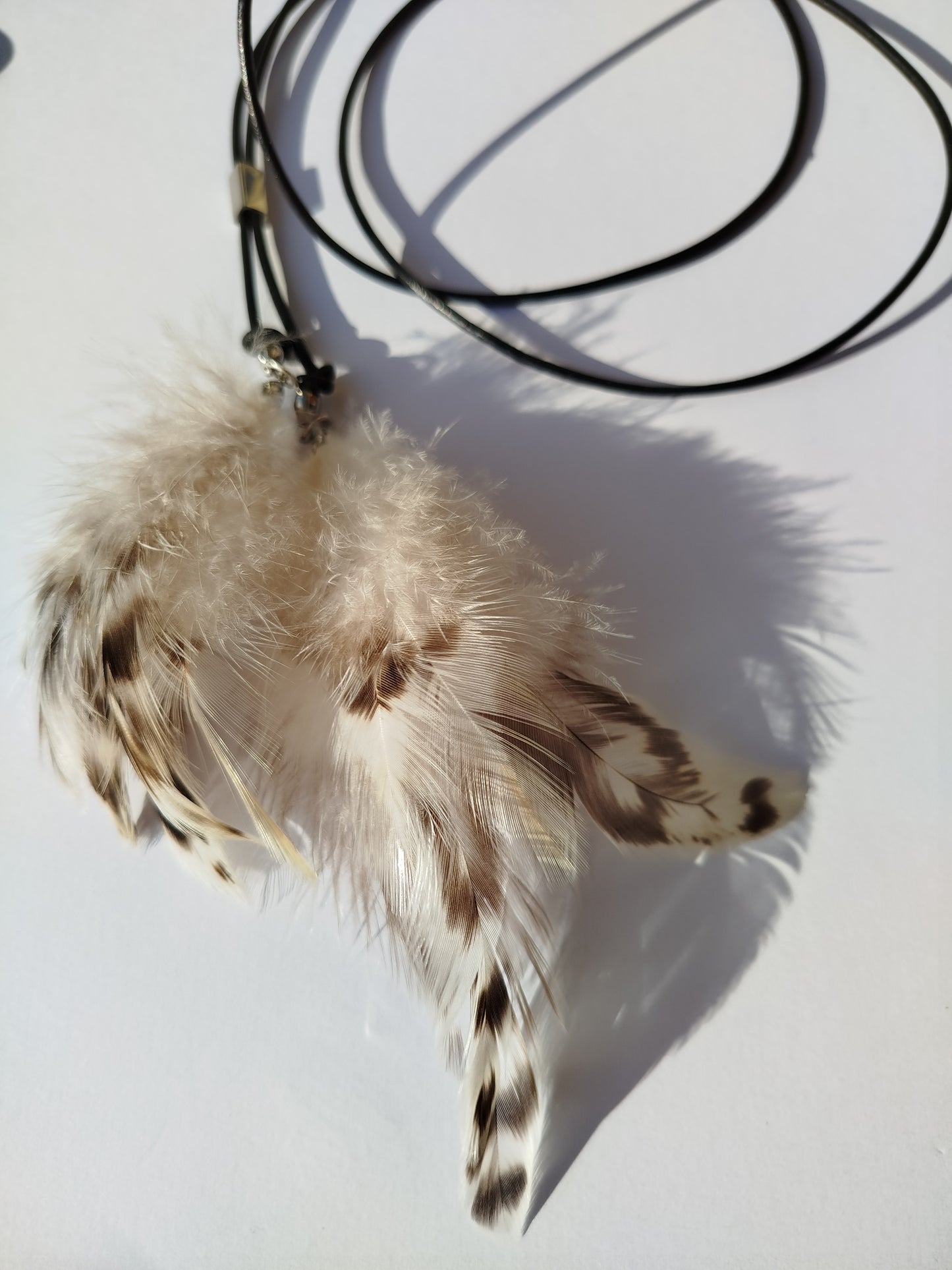 Collarino con piume