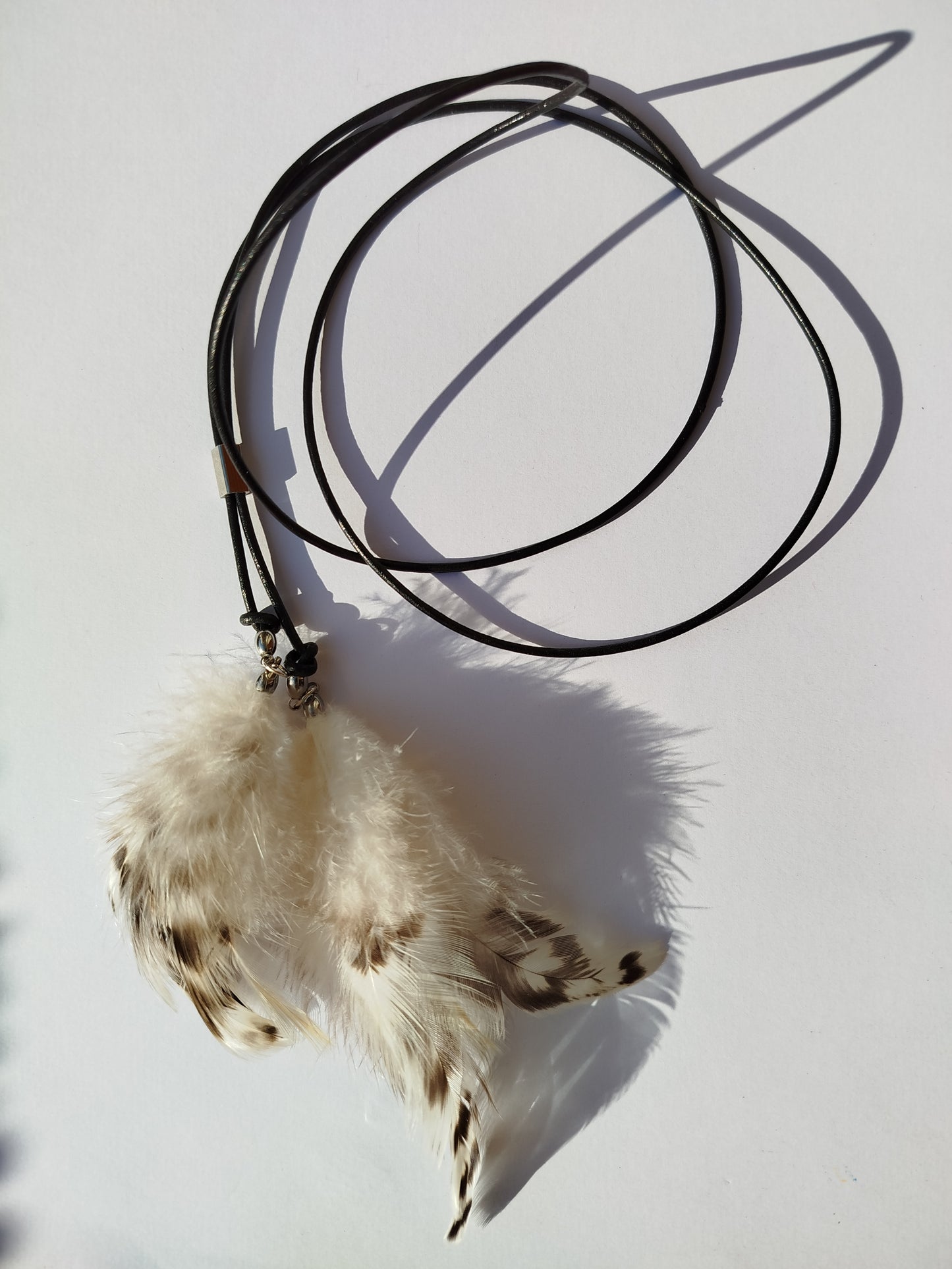 Collarino con piume