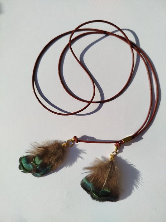 Collarino con piume smeraldo