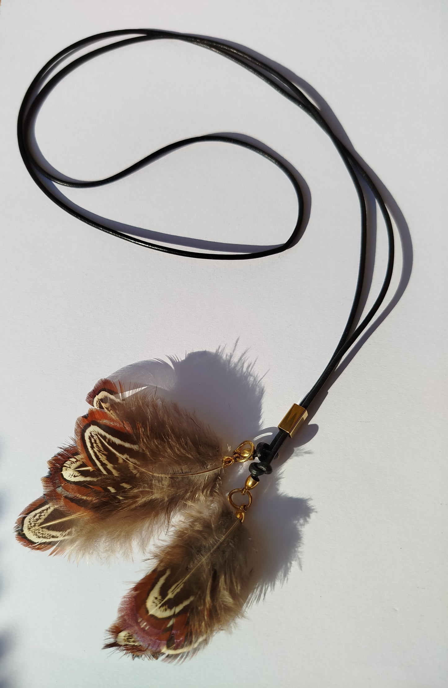 Collarino con piume