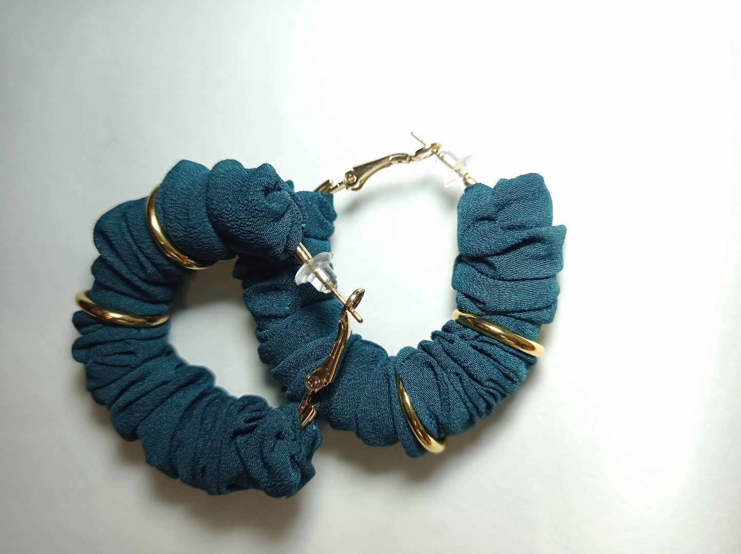 Orecchini cerchio color ottanio, hoop earrings in teal tissue